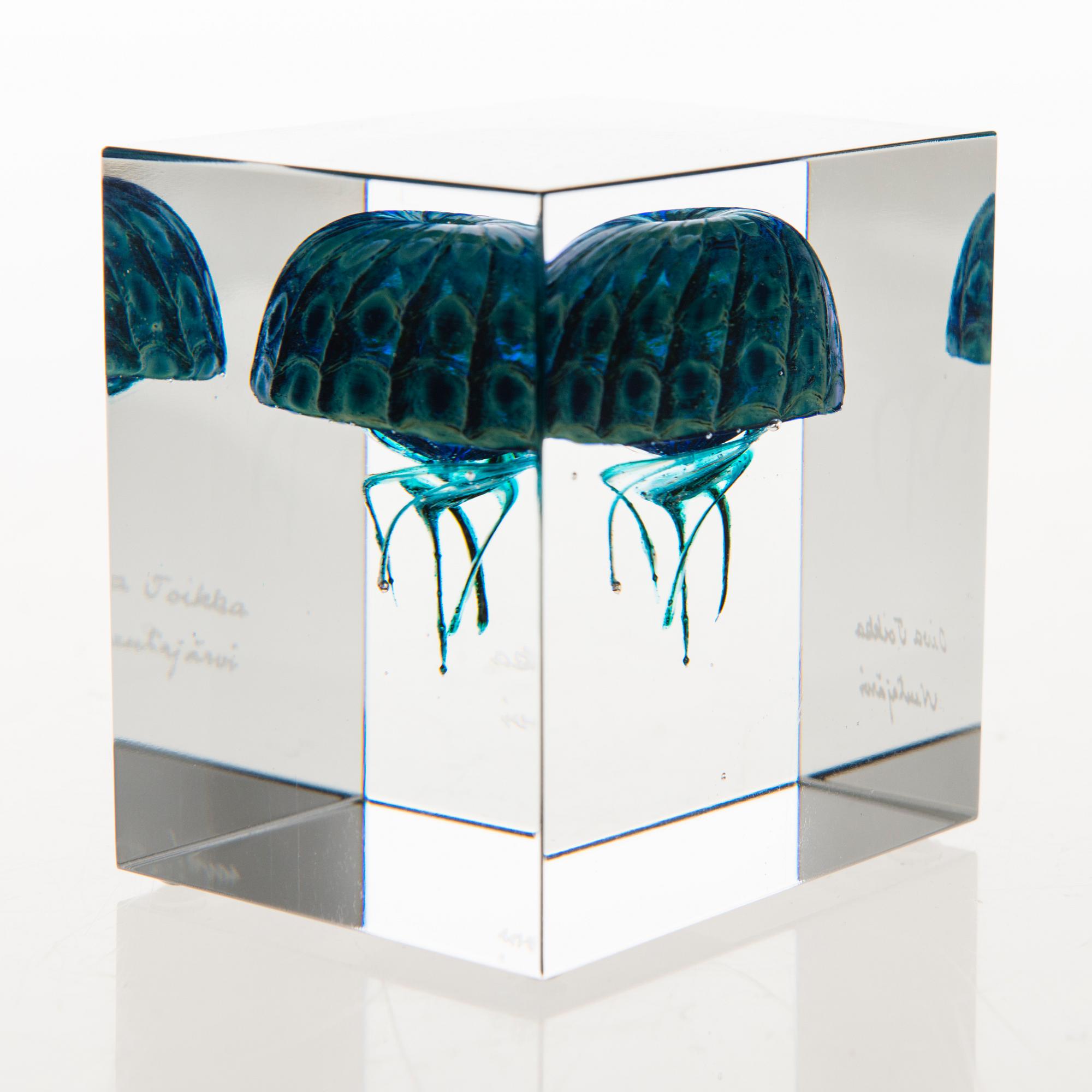 OIVA TOIKKA, AN ANNUAL CUBE, glass, signed Oiva Toikka Nuutajärvi.