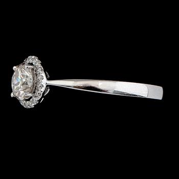 RING, 18K vitguld, tot ca 0.73 ct.