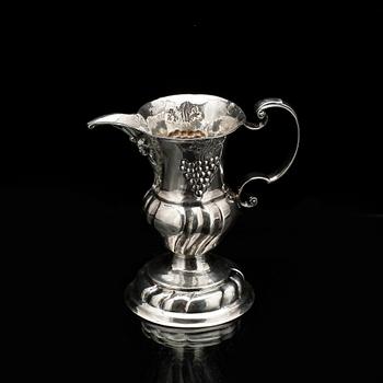GRÄDDKANNA, silver, otydliga stämplar, troligen England, 17/1800-tal. Vikt ca 81g.