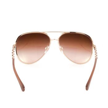 CHANEL, ett par solglasögon.