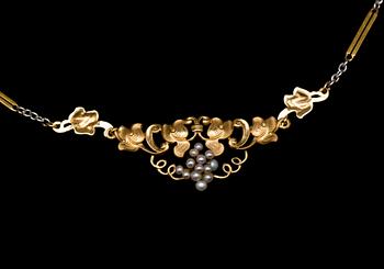 HALSKEDJA, 18 K guld med flodpärlor, G. Dahlgren, Malmö, 1933. Vikt ca 10 g.