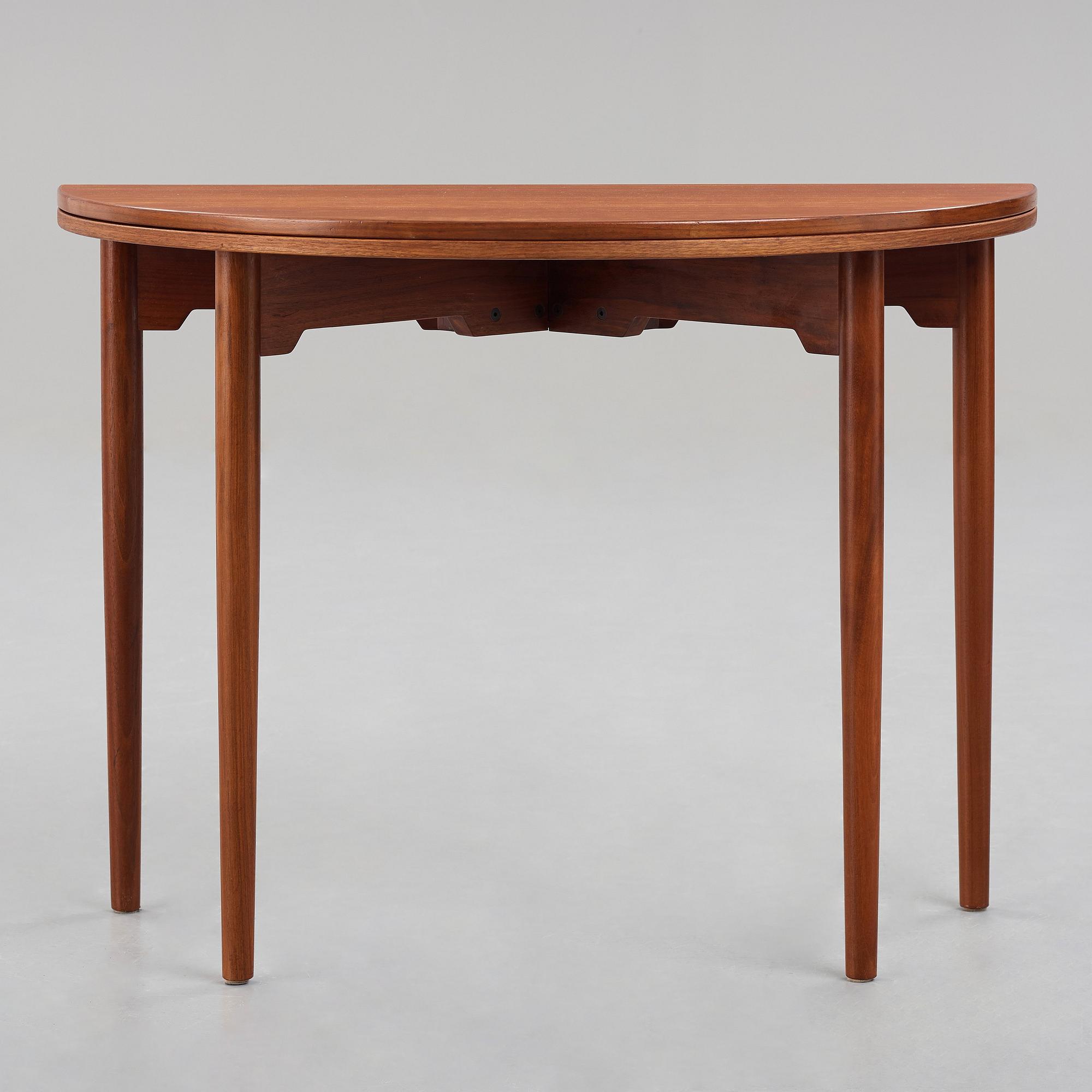 HANS J WEGNER, a model "2081" table for Fritz Hansen, Denmark 1969.