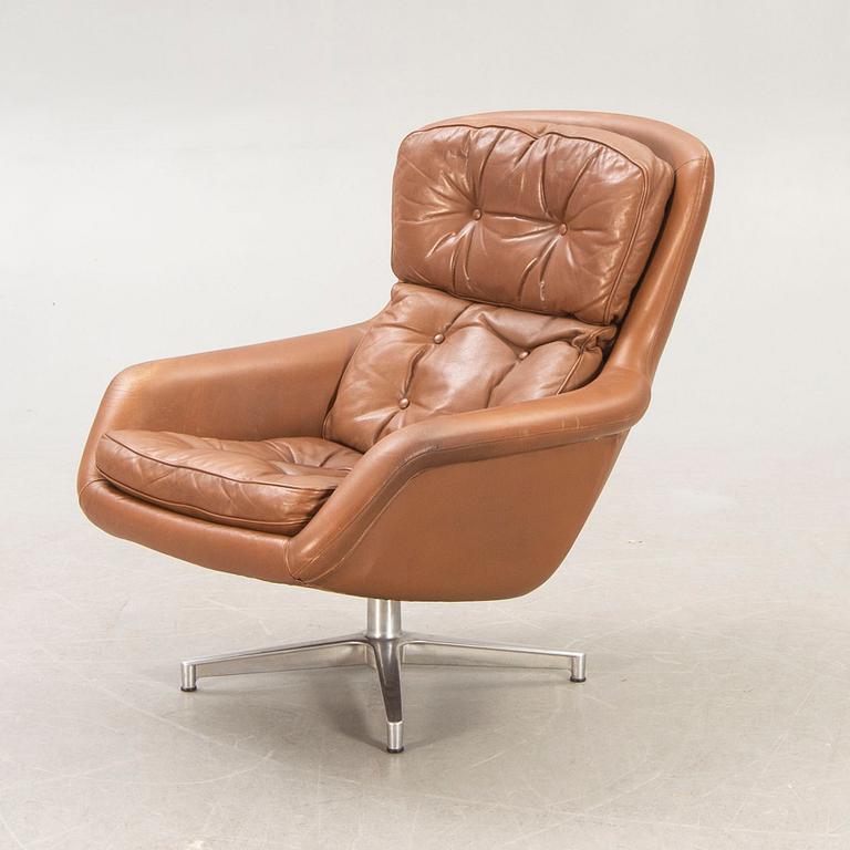 Alf Svensson, a "Form 7" leather easy chair.