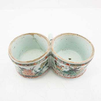 A famille verte cruet stand, Qing dynasty, Kangxi (1662-1722).