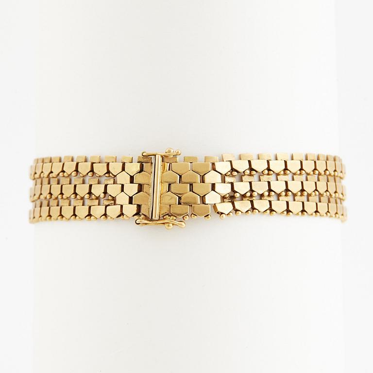 18K gold bracelet.