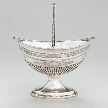 WILLIAM BOND, A late 18th-century footed silver bowl, mark of William Bond, Dublin 1791.