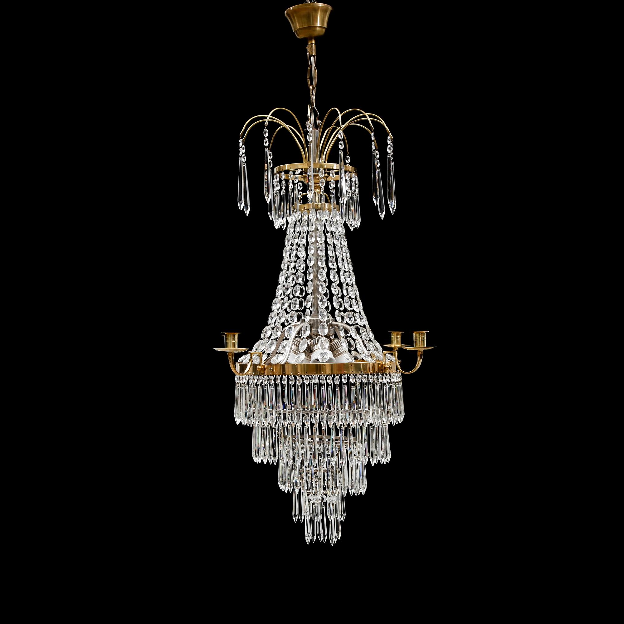 LJUSKRONA, gustaviansk stil, 1900-talets första hälft. Höjd ca 80 cm.