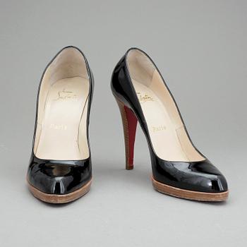 SKOR, ett par pumps, Christian Louboutin.