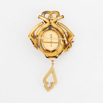 18K gold and pearl brooch.