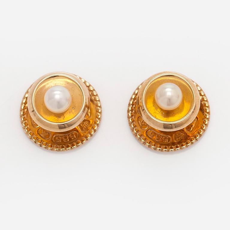 Frackknappar, 14K guld, pärlor. Kupittaan Kulta, Åbo 1968.