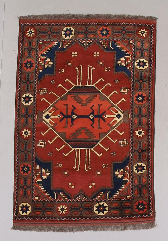 MATTA, orientalisk. Ca 150 x 104 cm.
