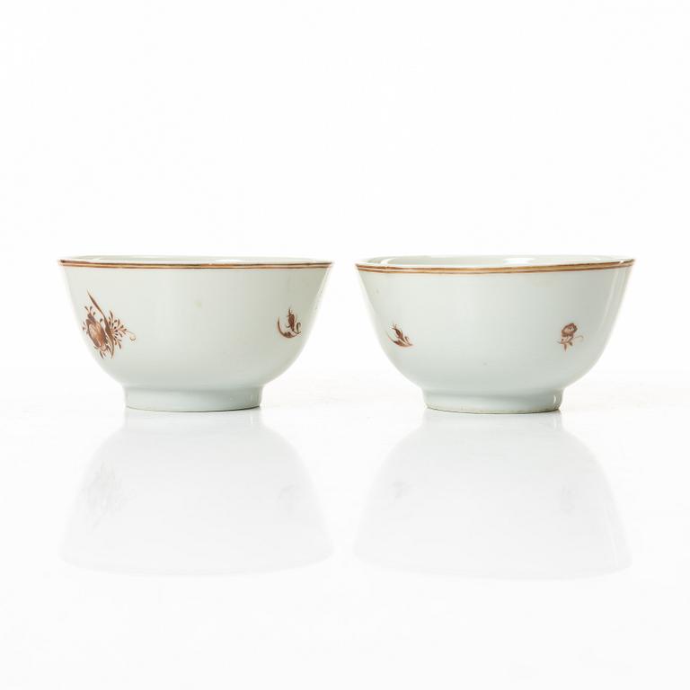 Four porcelain cups with saucers, China, Qing dynasty, late 18th century/around 1800.