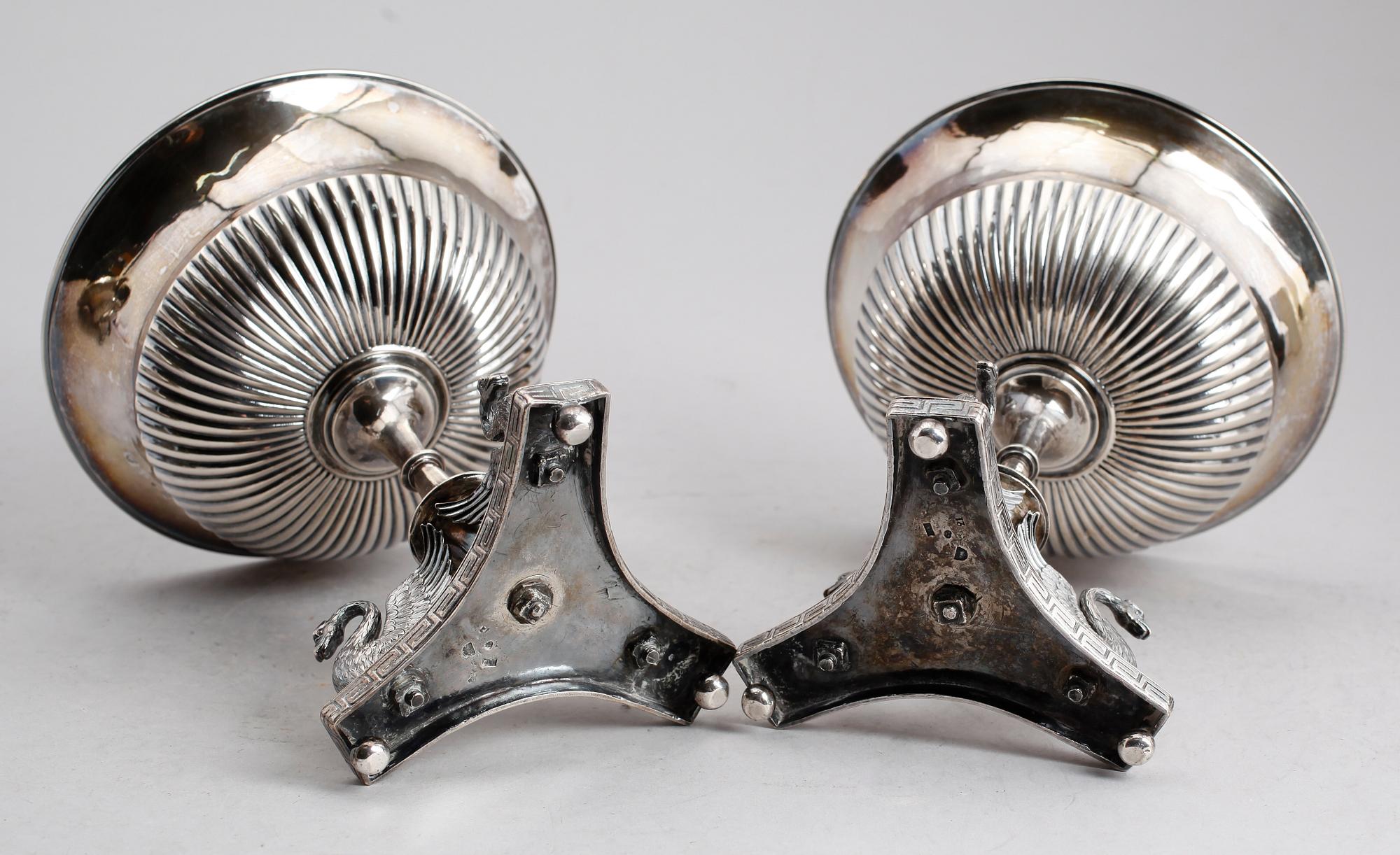 STRÖSOCKERSKÅLAR, 1 par, silver, Abraham Hamnqvist, Åmål 1815. Vikt ca 1585 gram.