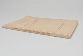 L. BÄCKSBACKA, "Narvas och Nyens Guldsmeder", Frenckellska Tryckeri Ab, Helsingfors 1946.
