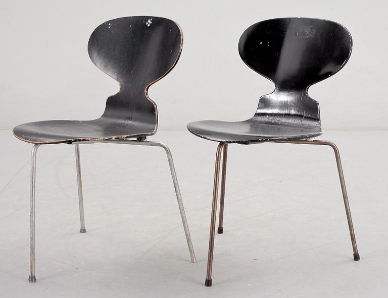 STOLAR, 2 st, "Myran", Arne Jacobsen för Fritz Hansen.