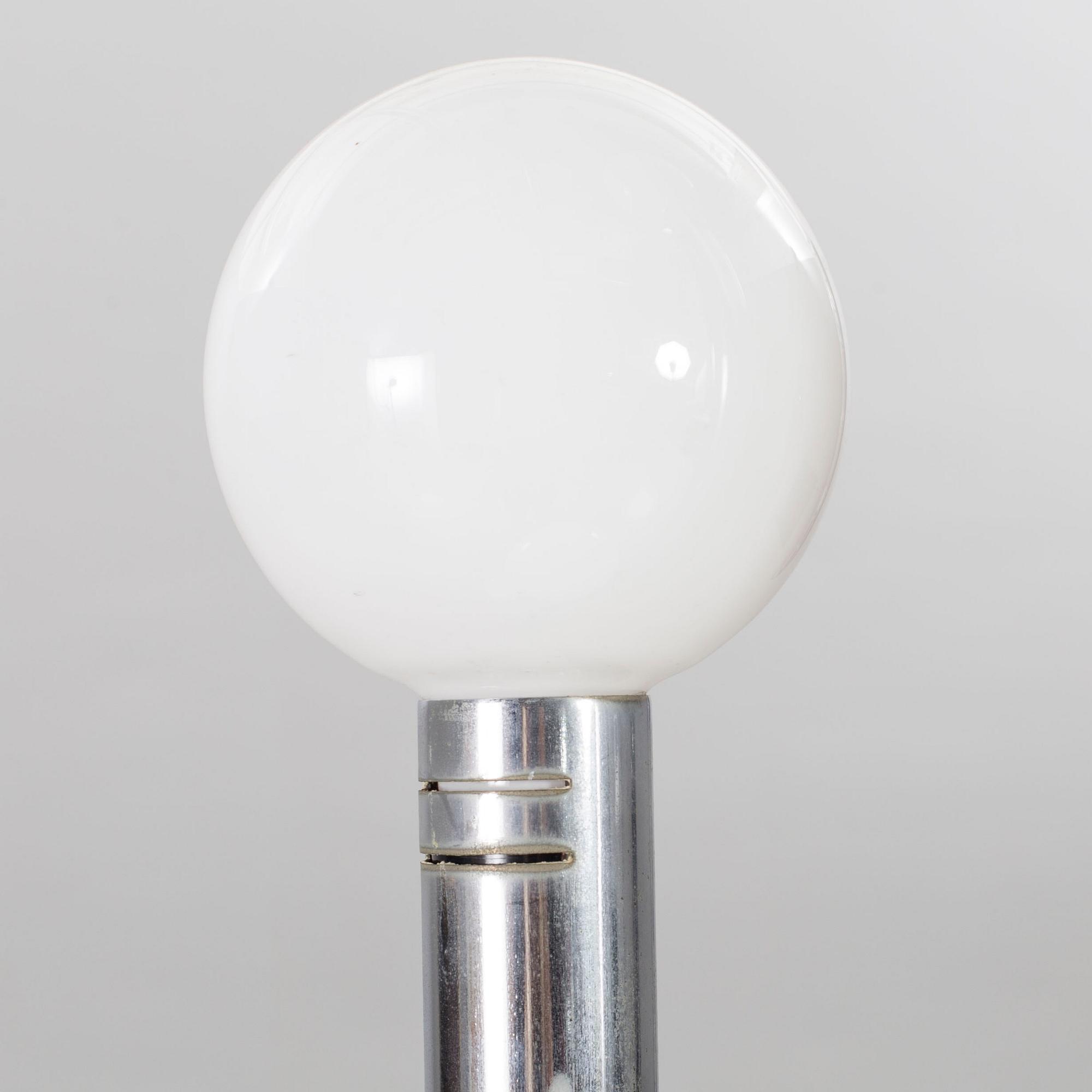 An 80s floor lamp.