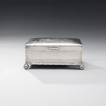 SKRIN, silver, C.G.Hallberg, Stockholm 1922. Vikt 1620 g.