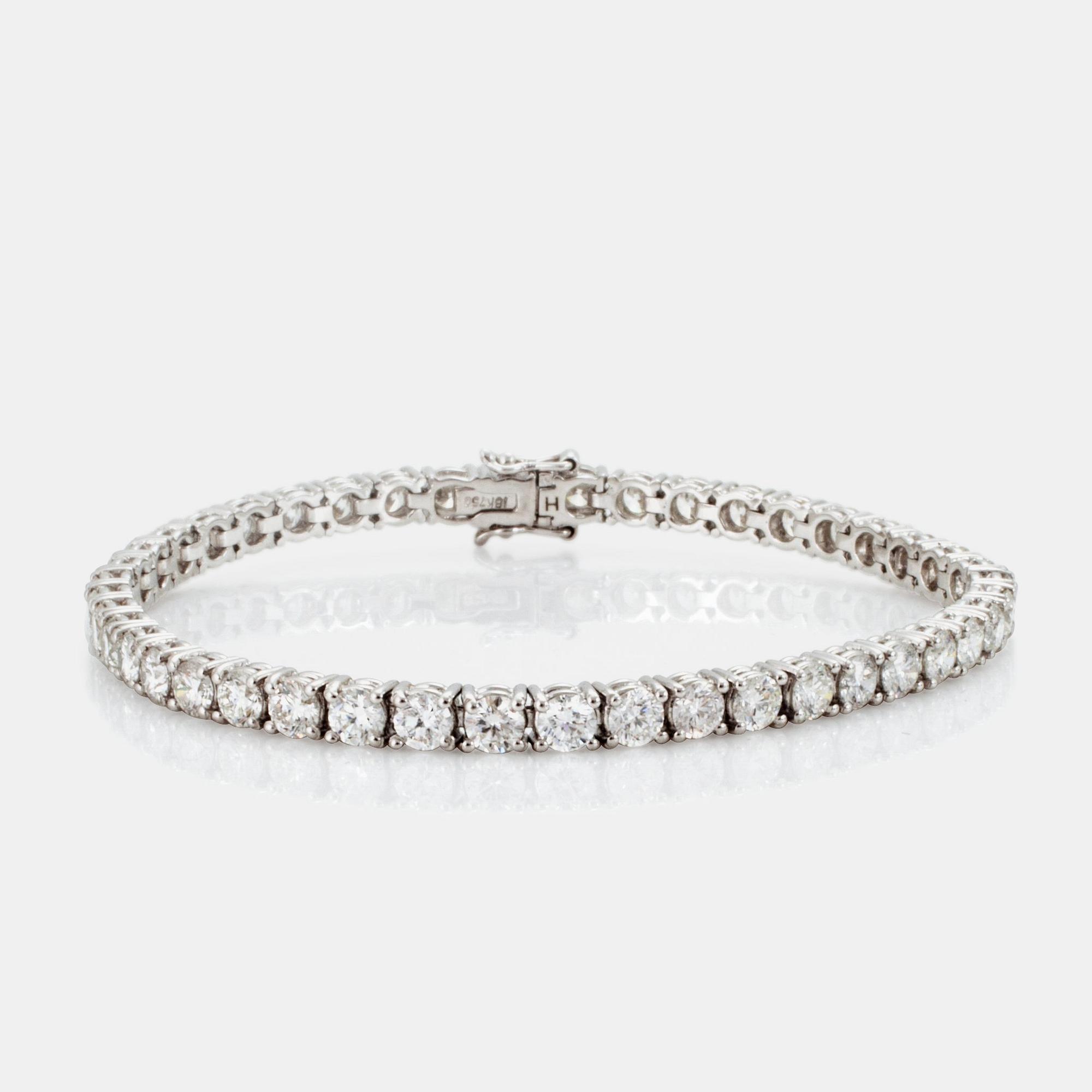 ARMBAND med 44 briljantslipade diamanter totalt ca 7.73 ct. Kvalitet ca G-H/VS-SI.