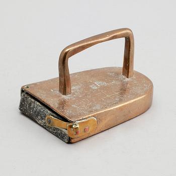 STRYKJÄRN, brons, 1600-tal.