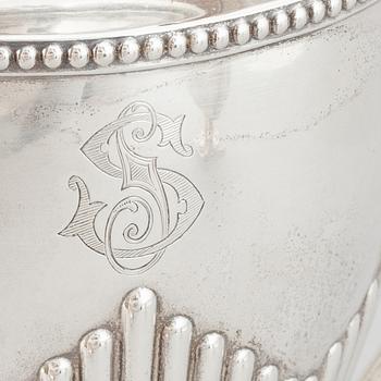 Kaffeservis, 3 delar, silver, gustaviansk stil, Suomen Kultasepät Oy, Åbo, Finland 1917.