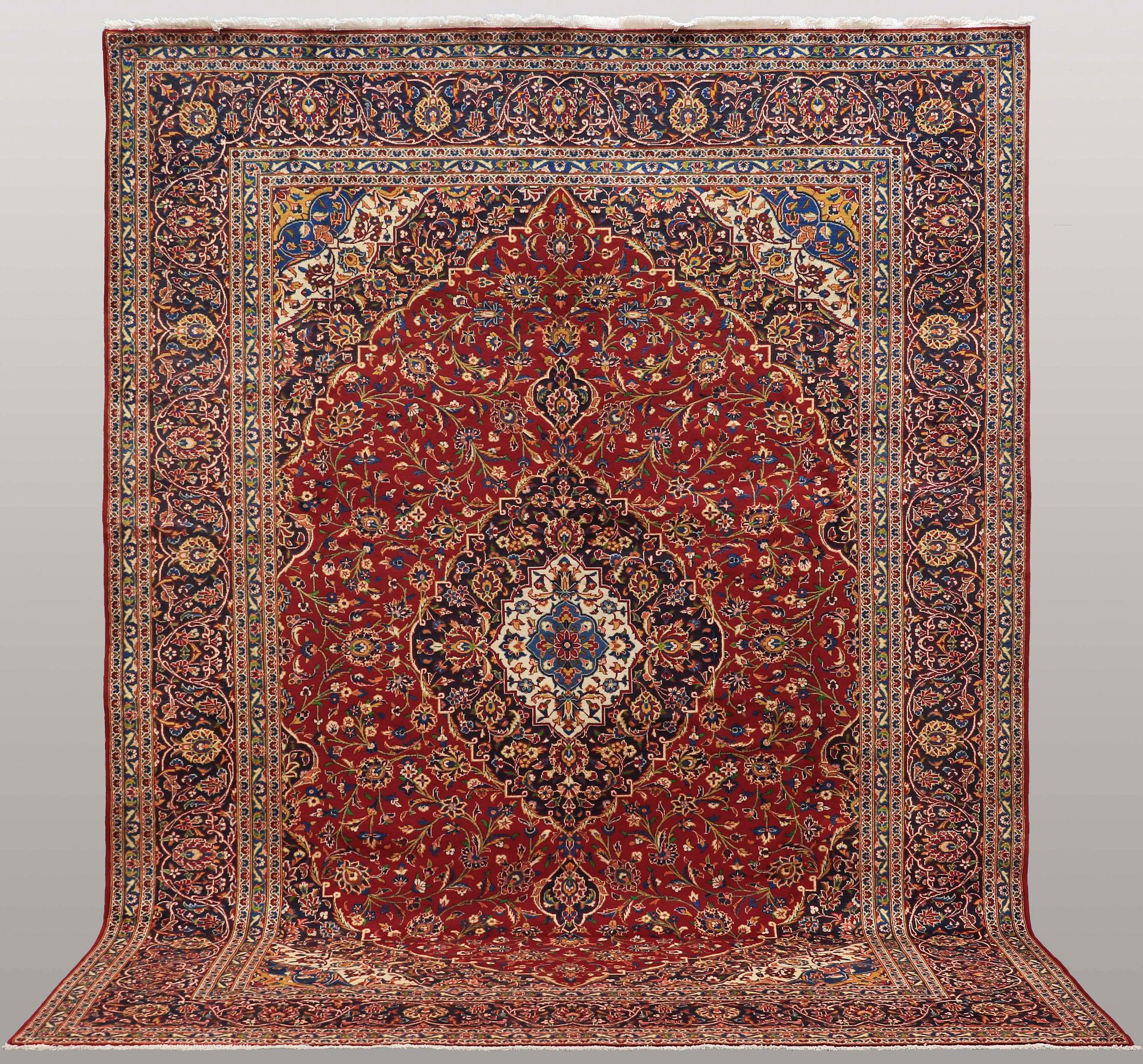 A CARPET, Kashan, ca 402 x 300 cm.