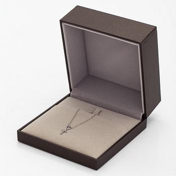 Gucci, an 18K white gold necklace with diamonds.