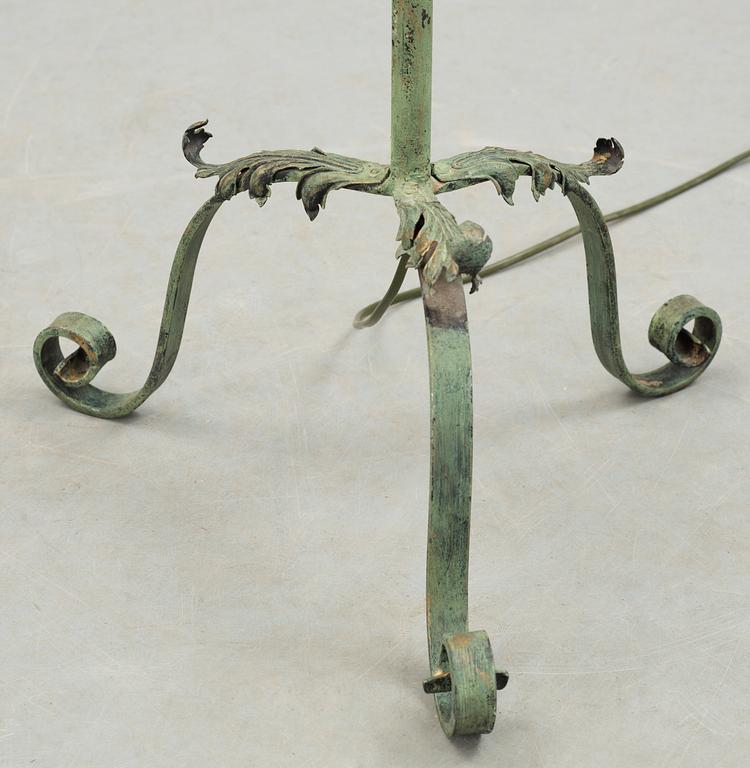 GOLVLAMPA, smidesjärn, 1900-talets första hälft.