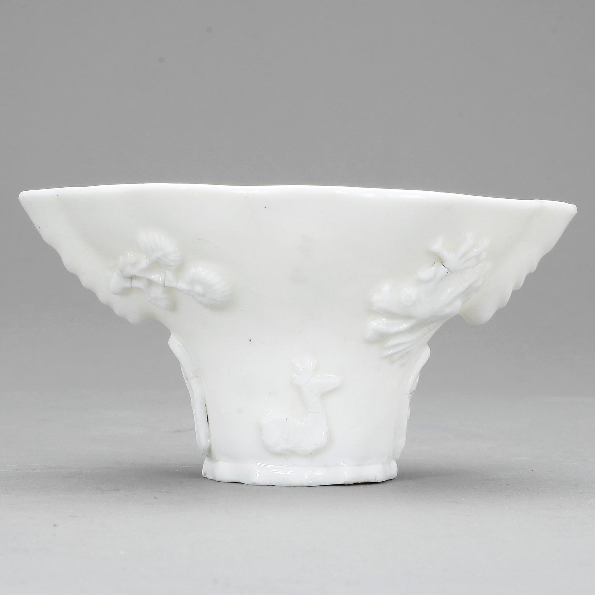 VINOFFERBÄGARE, blanc de chine. Qing dynastin, Kangxi (1662-1722).