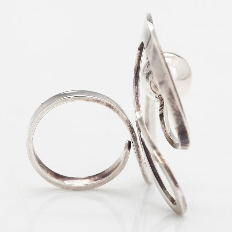 Paula Häiväoja, ring "Muutoksen Pyörteissä", sterlingsilver, Kalevala Koru 2009.