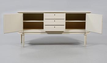 SIDEBOARD, gustaviansk stil, 1900-talets andra hälft.