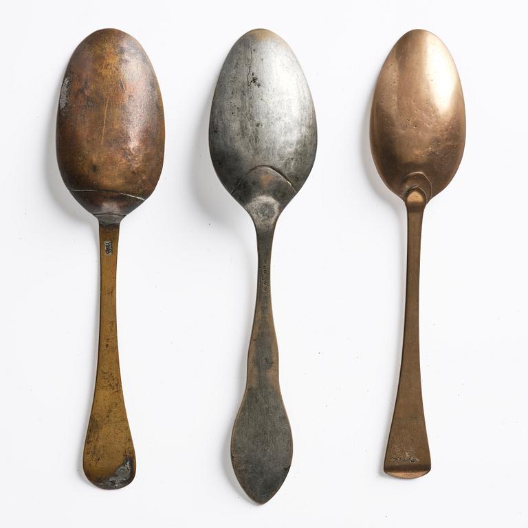 A set of three brass spoons, 18th century.
