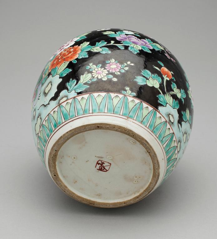 PENSELVAS och BOJAN, Kina, porslin, 1900-talets första hälft.