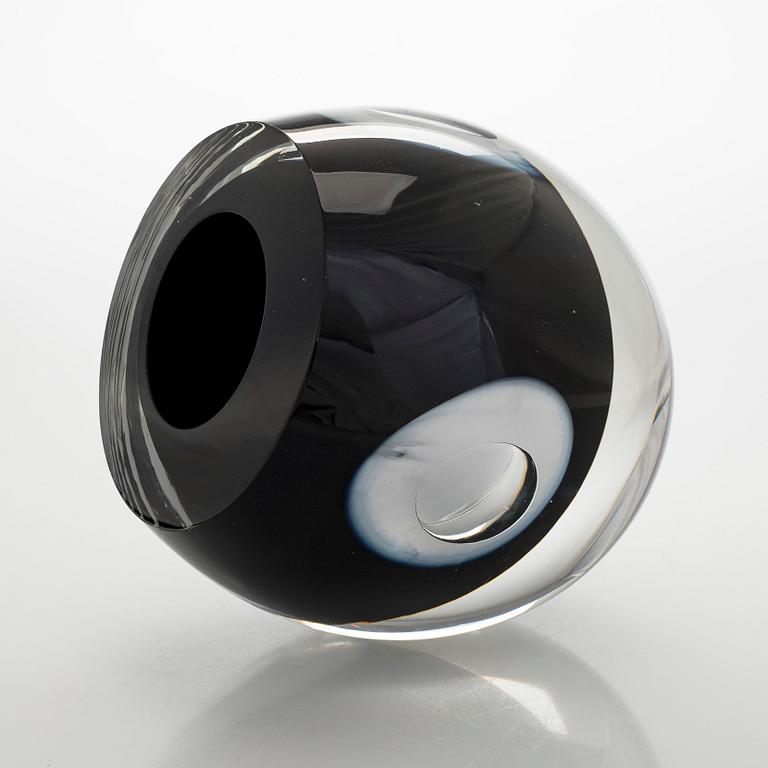 Timo Sarpaneva, a 'Claritas' glass sculpture, signed Timo Sarpaneva Iittala 1986 C 77.