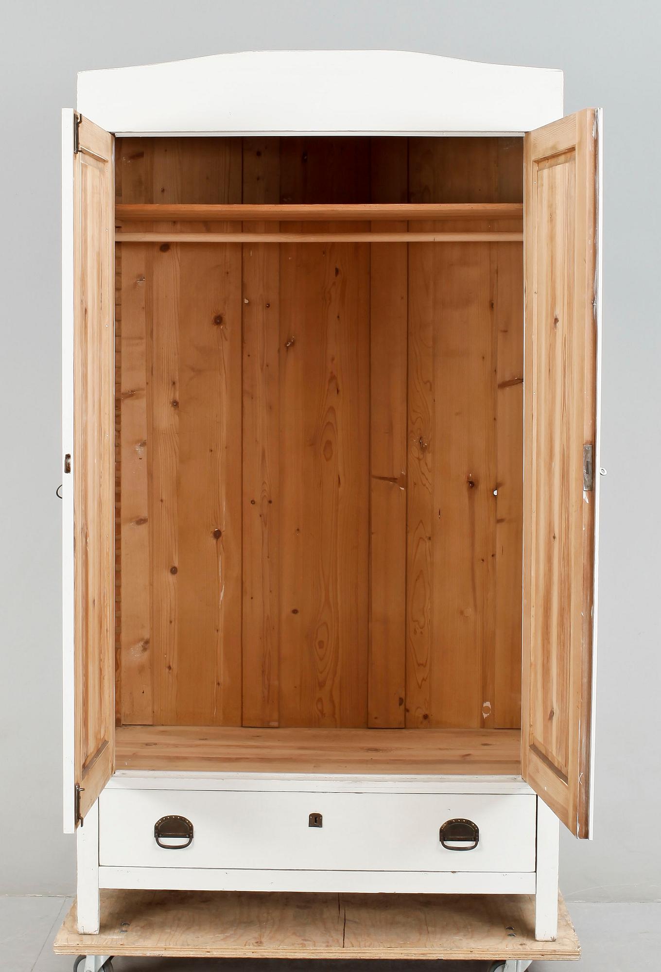 KLÄDSKÅP, 1900-talets början.