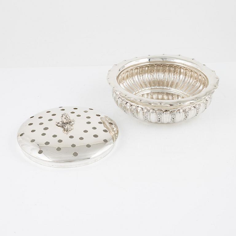 A silver jardinere, mid 20th Century.