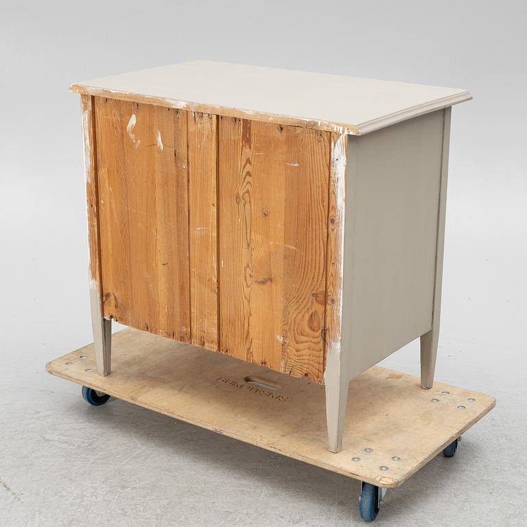 Byrå, gustaviansk stil, tidigt 1900-tal.