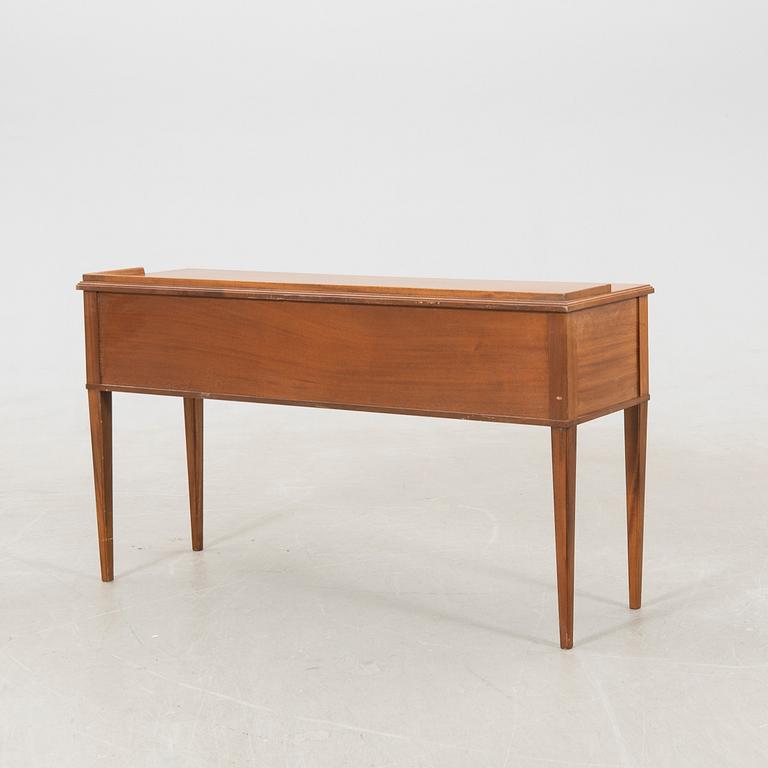 Sideboard 1900-talets andra hälft.