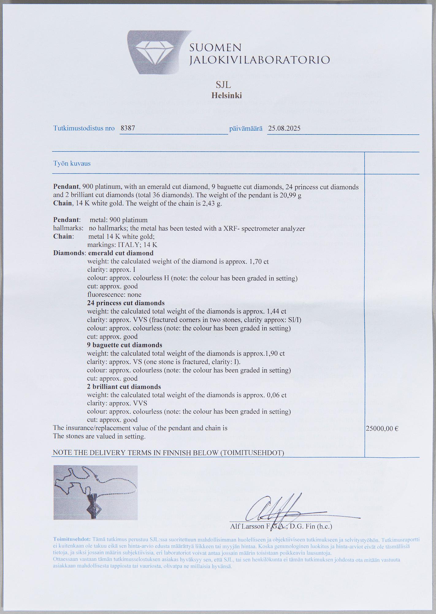 A platinum pendant with emerald-, princess-, baguette- and brilliantcut diamonds and chain in 14K white gold.