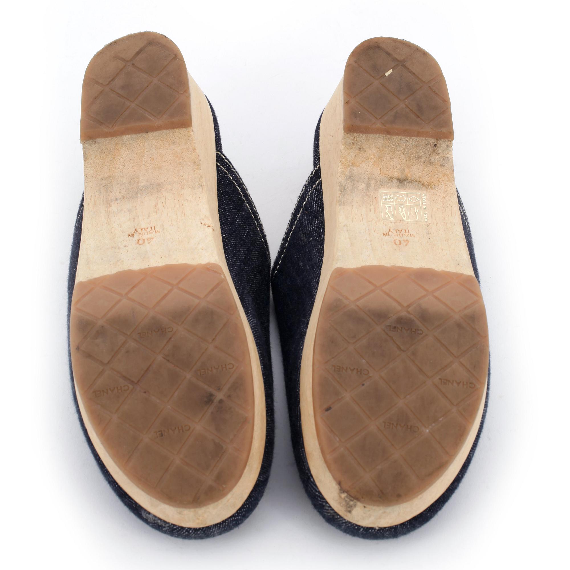 CHANEL, ett par slip in sko/träsko, storlek 40.
