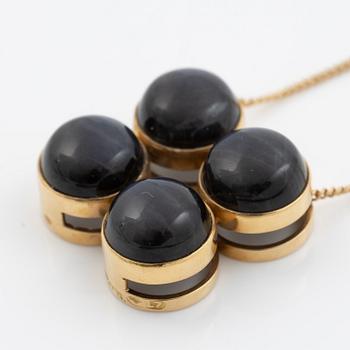 Pendant with chain, 18K gold with spectrolite, Finland 1964.