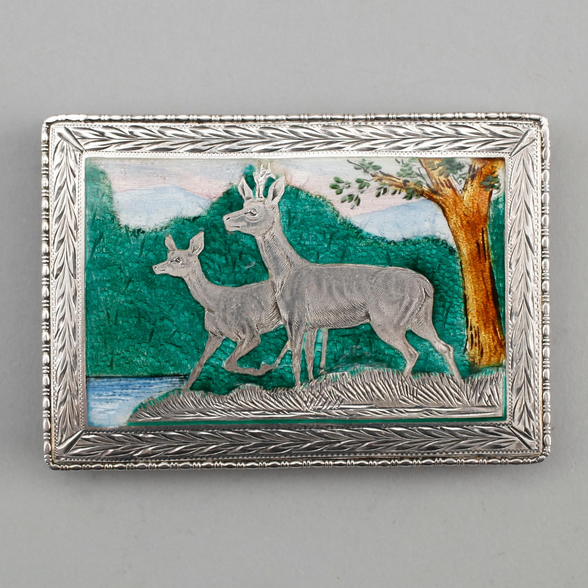 DOSA, silver och emalj, 1900-talets första hälft. Vikt ca 126 gram.