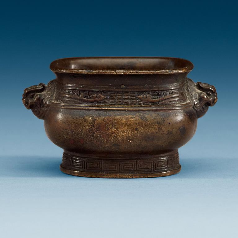 MINIATYRRÖKELSEKAR, brons. Qing dynastin (1644-1912).