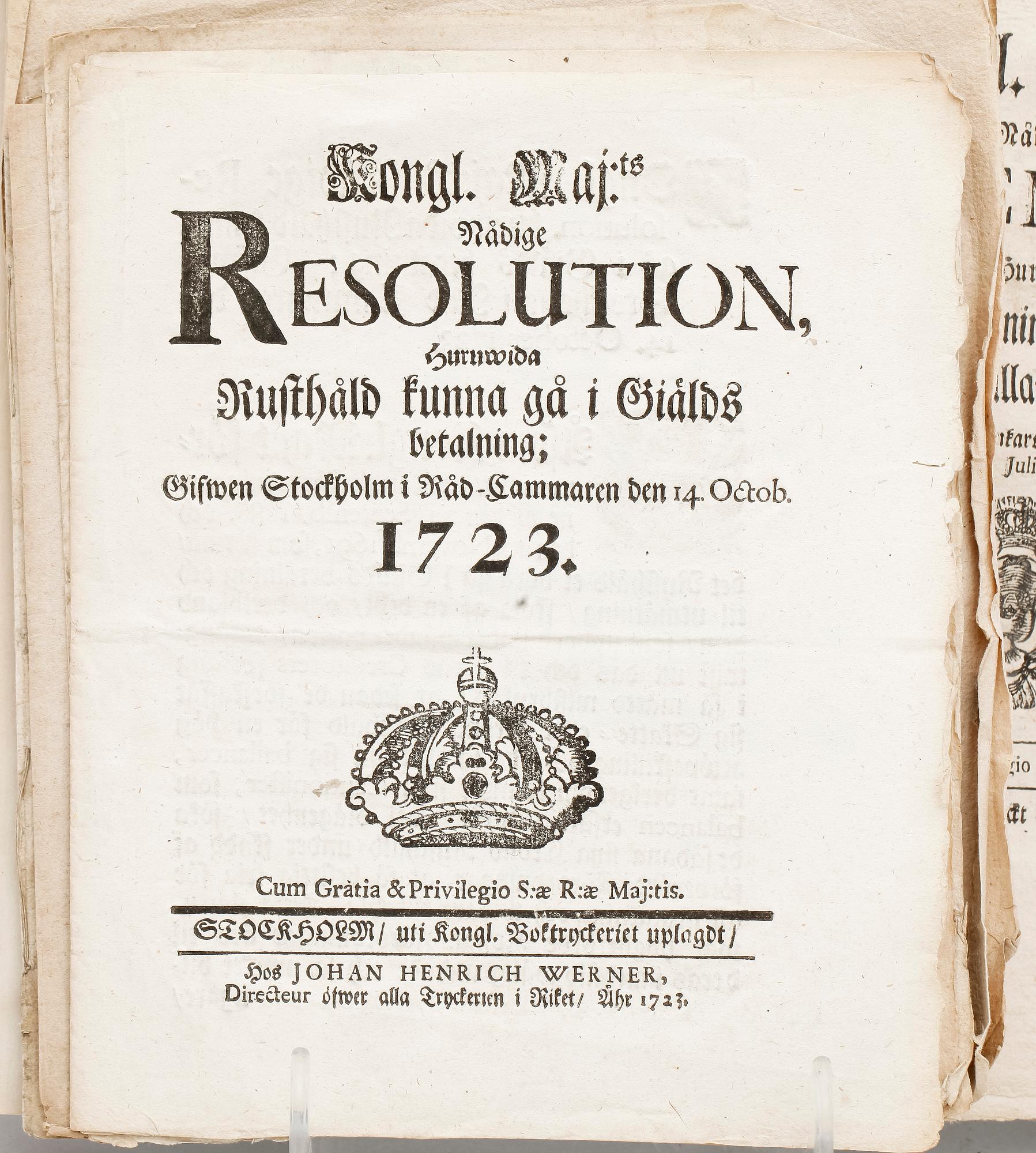BÖCKER 2 st SAMT SMÅSKRIFT OCH KUNGÖRELSER, bla "Afhandling om Hushålningen til siös..." av Arvid Faxe, Karlskrona 1782.