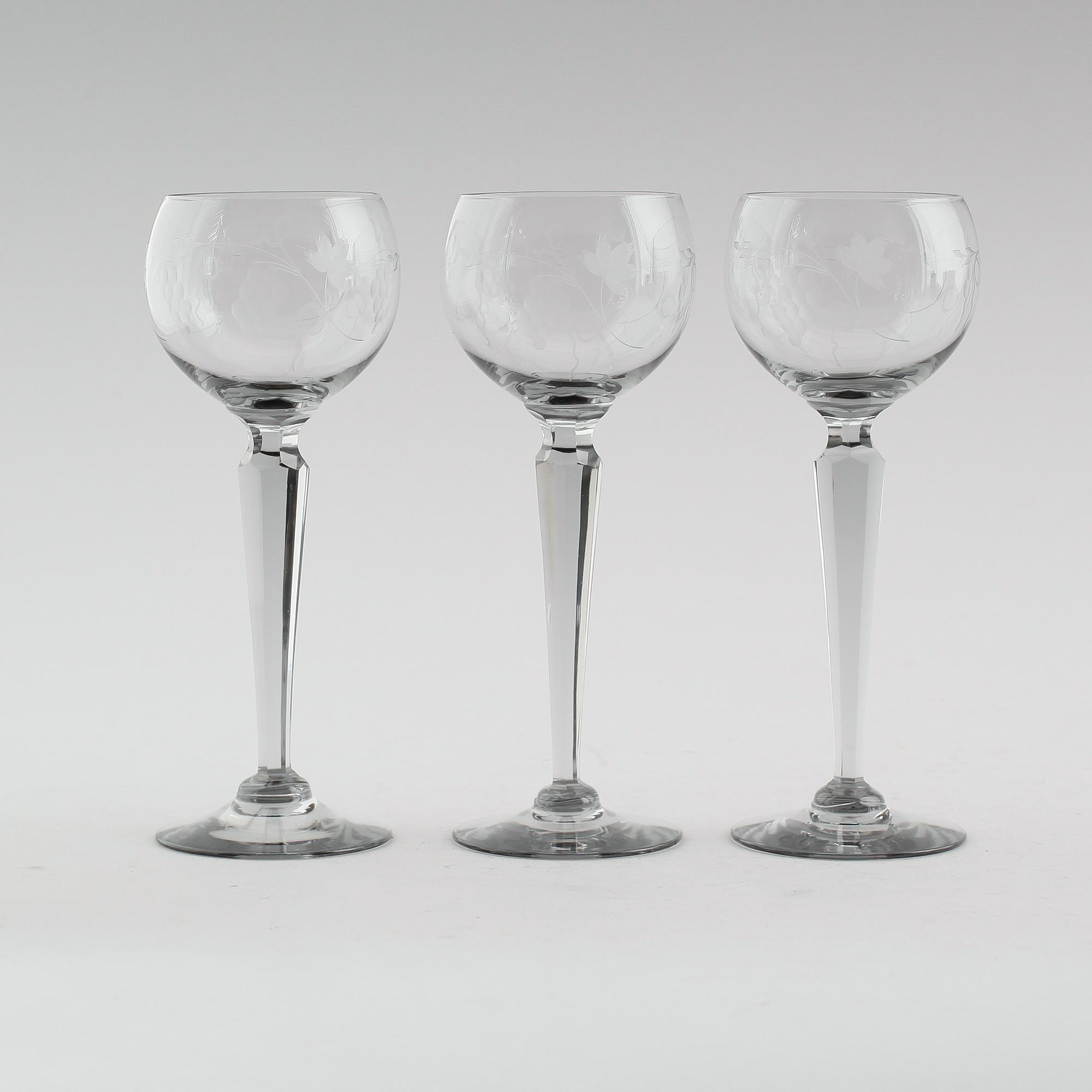 VITVINSGLAS, 12 st, röktonade, 1900-talets andra hälft.