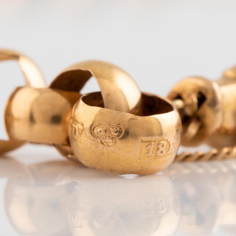 An 18K gold chain.