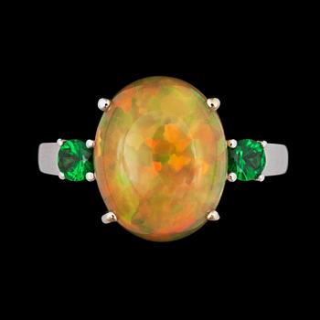 892. A 4.26 cts Ethiopian fire opal and 0.40 ct tsavorite garnet ring.