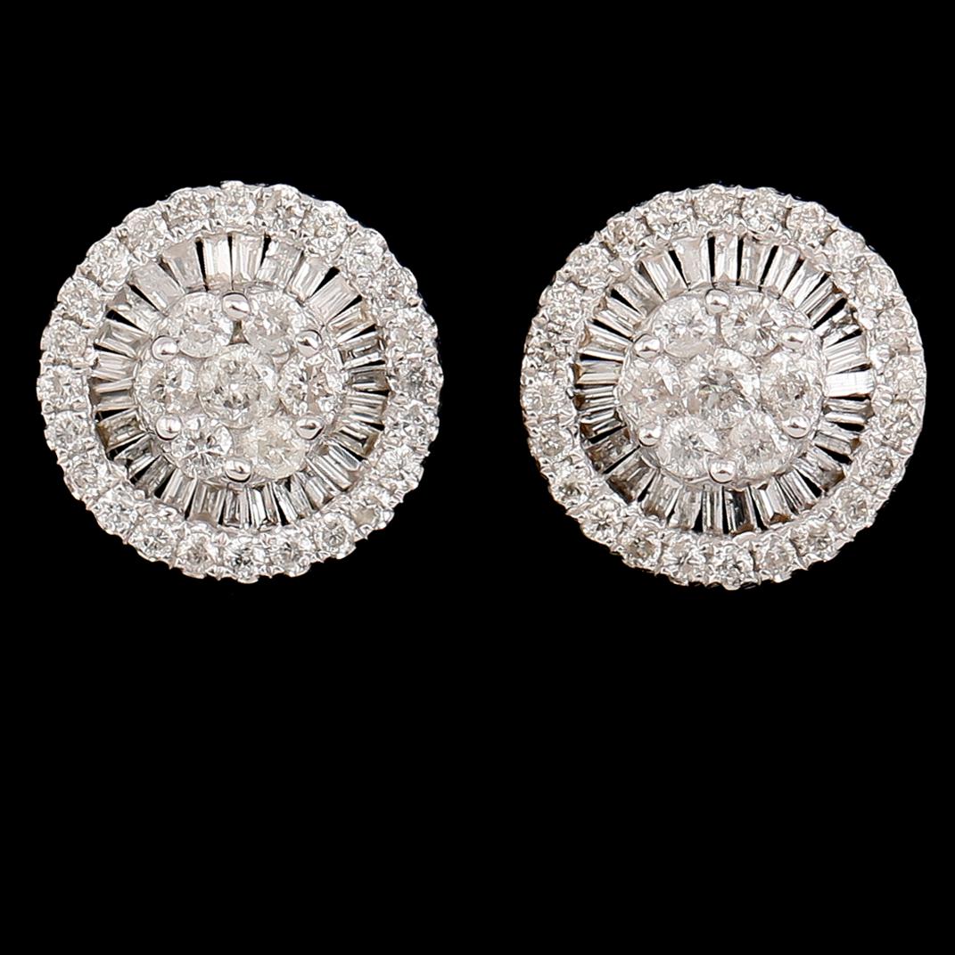 ÖRHÄNGEN, 1 par, 18 k vitguld, briljant och baguetteslipade diamanter tot ca 0.95 ct.