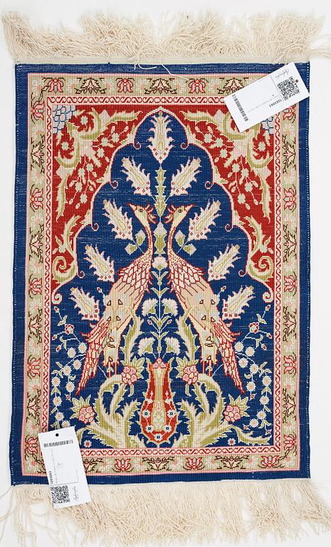 Matto, silk Hereke, ca 58 x 40 cm.