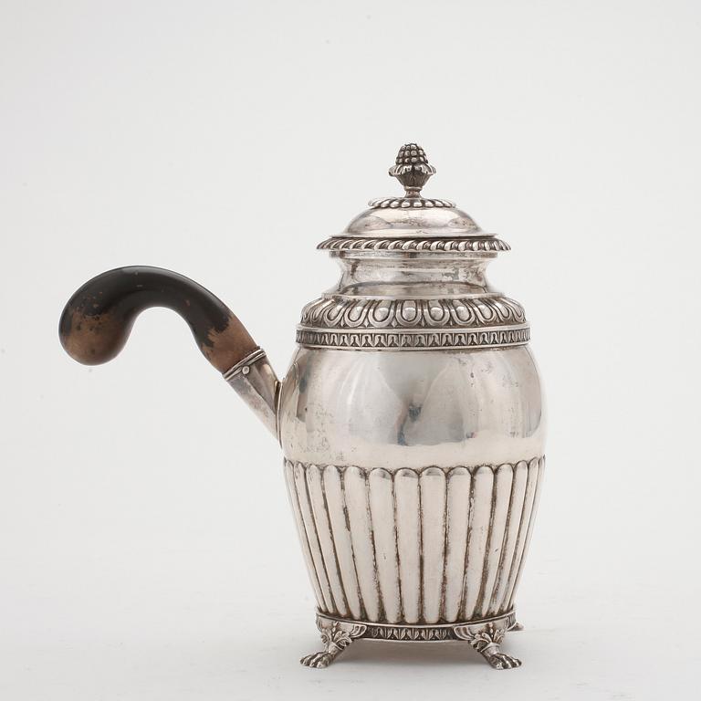 CHOKLADKANNA, silver, Gustaf Folcker, Stockholm, 1834. Vikt ca 430g.