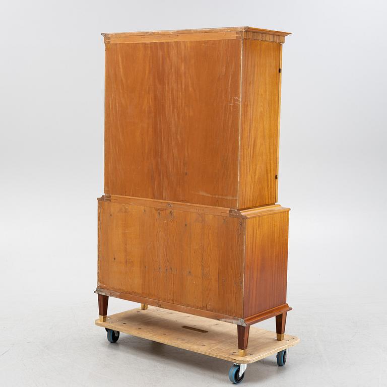 A mahogany veneered Swedish Modern display cabinet, 1940's/50's.